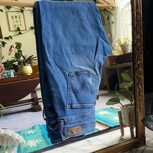 Levi’s | mid rise 512 perfectly slimming jeans